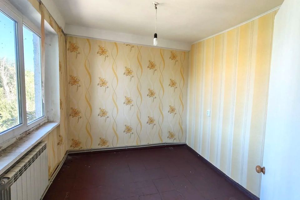Продаётся 4-комнатная квартира, 57.9 м²