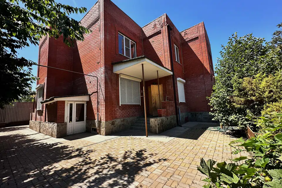 Продаётся 2-этажный дом, 500 м²