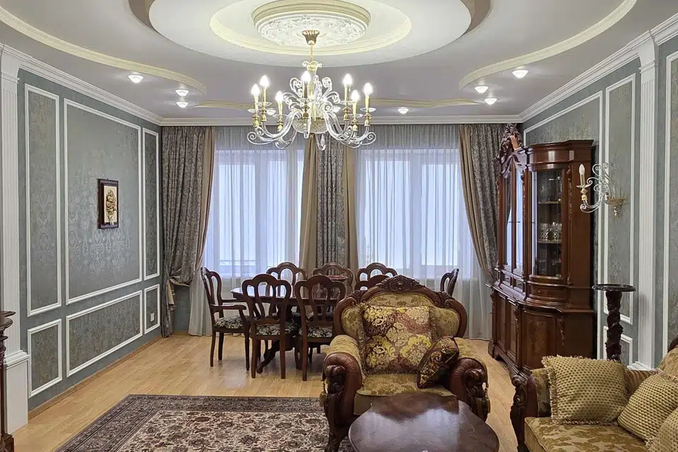 Продаётся 4-комнатная квартира, 212 м²