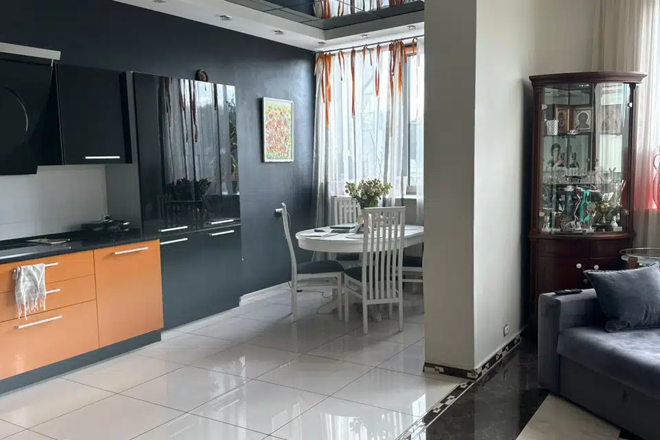 Продаётся 4-комнатная квартира, 124 м²