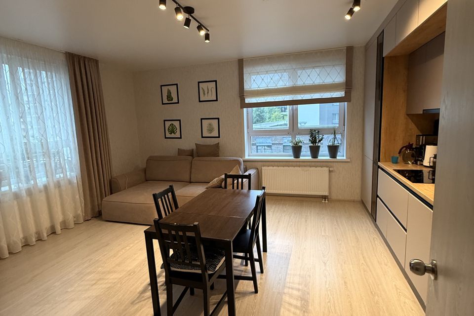 Продаётся 4-комнатная квартира, 75.8 м²