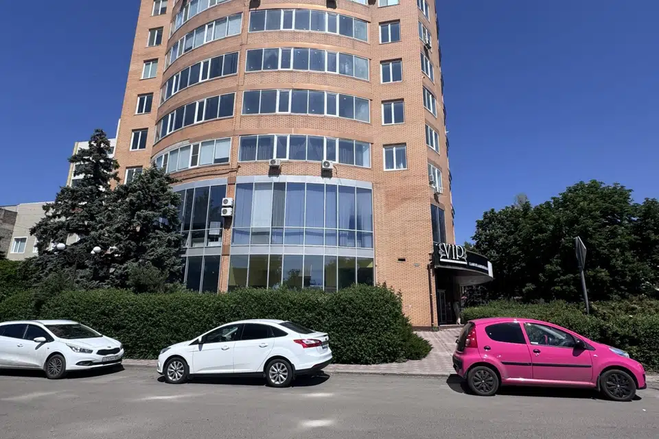 Сдаётся 3-комнатная квартира, 160 м²