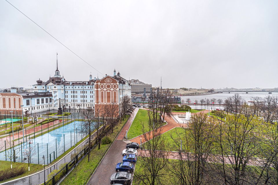 Продаётся 3-комнатная квартира, 111.4 м²