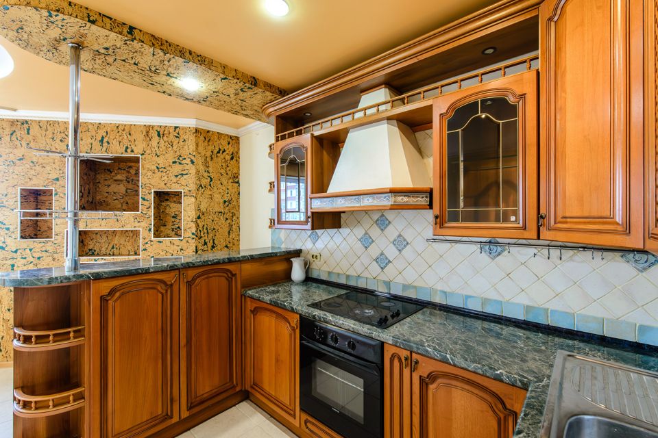 Продаётся 4-комнатная квартира, 130 м²