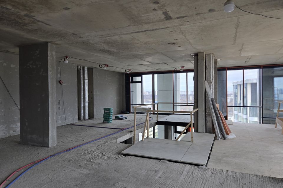 Продаётся 4-комнатная квартира, 250 м²