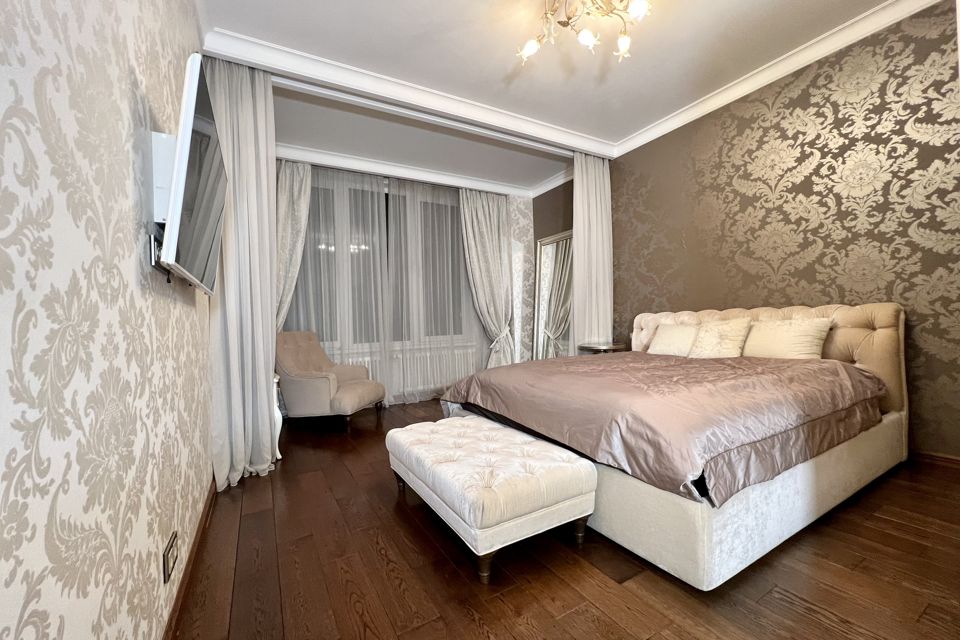 Продаётся 4-комнатная квартира, 127.9 м²