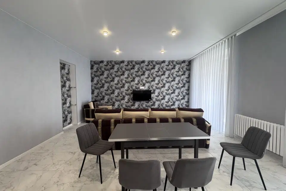 Сдаётся 3-комнатная квартира, 160 м²