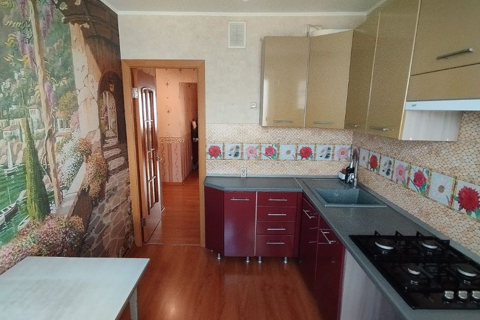 Продаётся 4-комнатная квартира, 75.6 м²