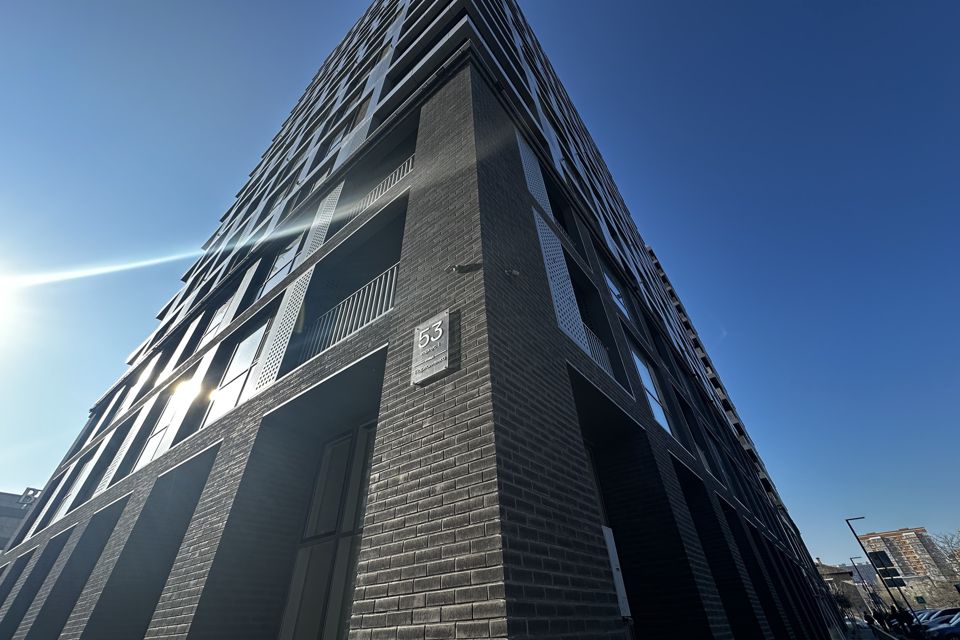 Продаётся 1-комнатная квартира, 61 м²