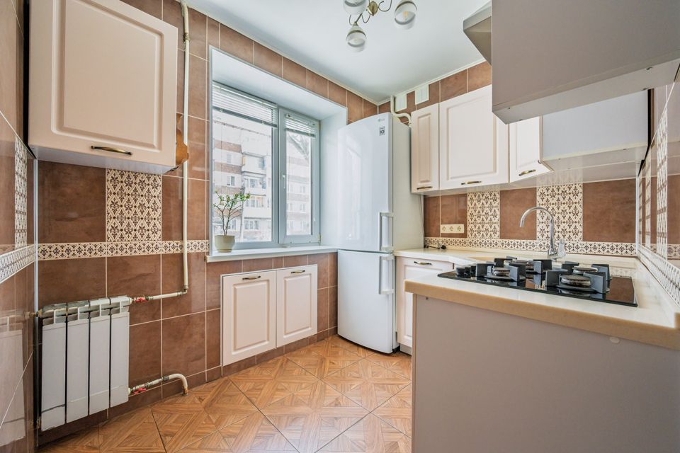 Продаётся 4-комнатная квартира, 61.8 м²