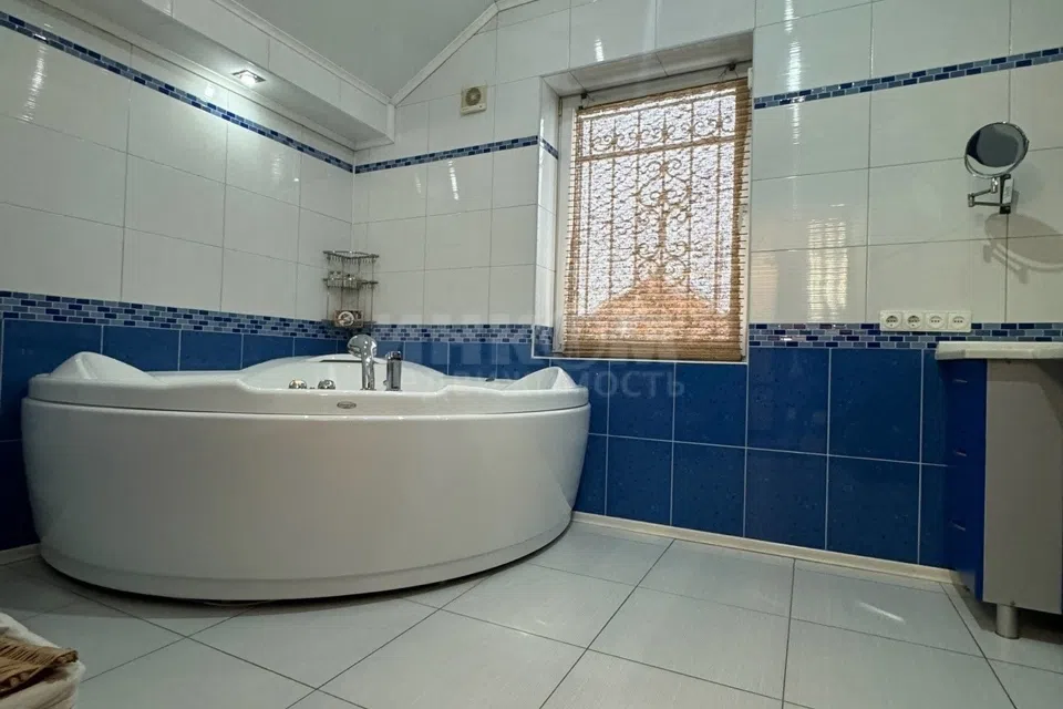 Продаётся 2-этажный дом, 300 м²