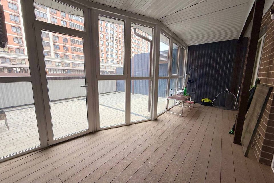 Продаётся 1-комнатная квартира, 77 м²