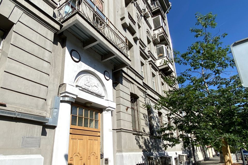 Продаётся 4-комнатная квартира, 137.8 м²