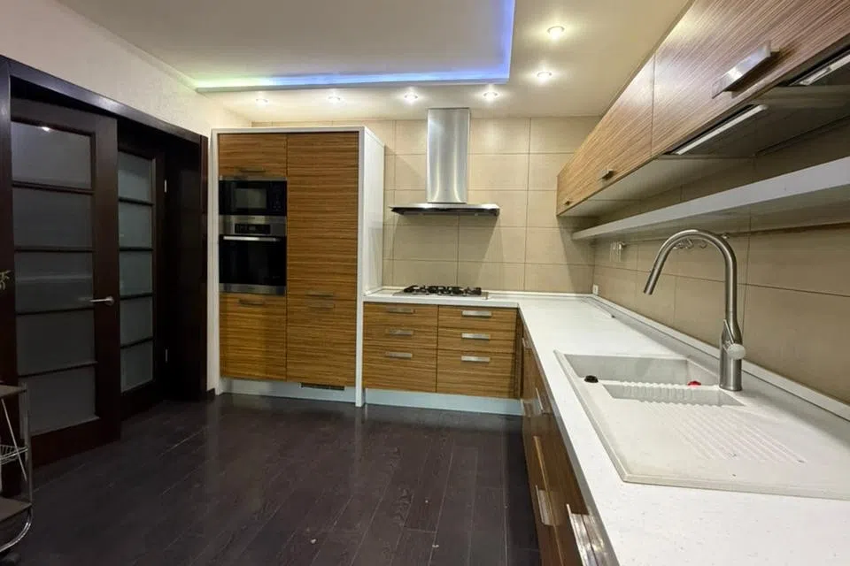 Продаётся 2-этажный дом, 280 м²