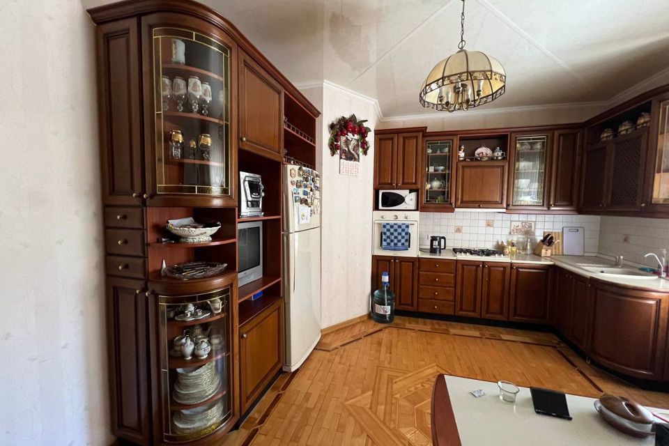 Продаётся 2-этажный дом, 329 м²