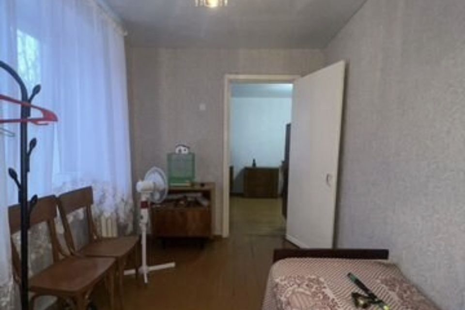 Продаётся 4-комнатная квартира, 60.2 м²