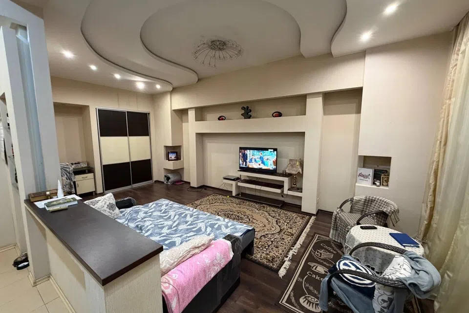 Продаётся 1-комнатная квартира, 60 м²