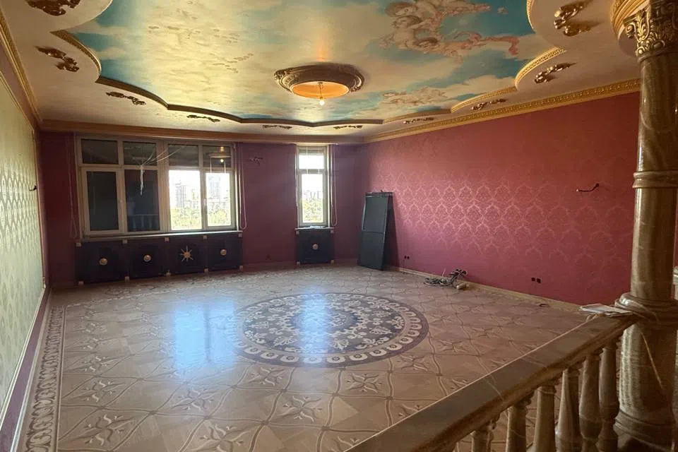 Продаётся 5-комнатная квартира, 220 м²