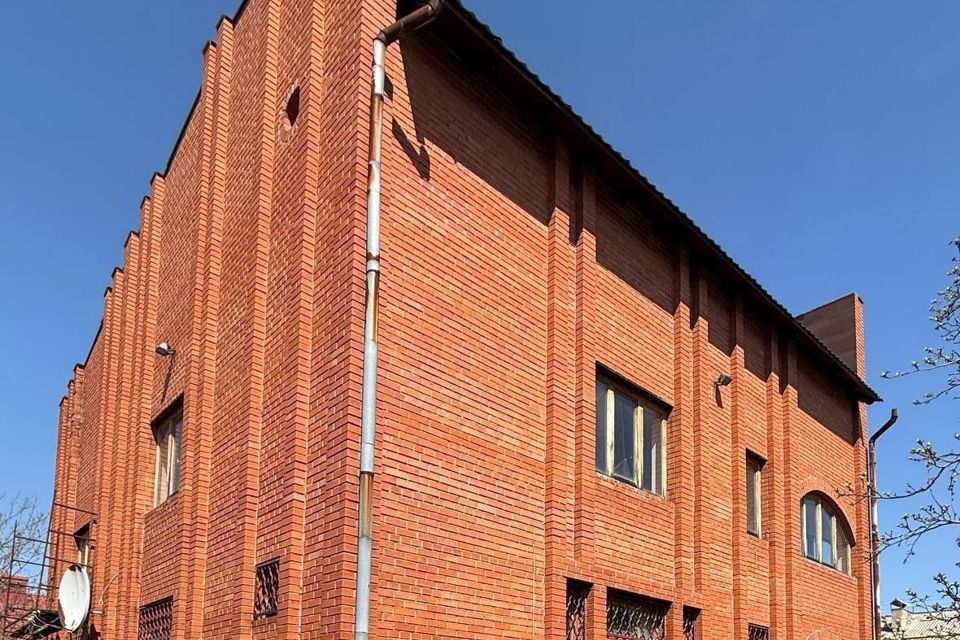 Продаётся 3-этажный дом, 360 м²