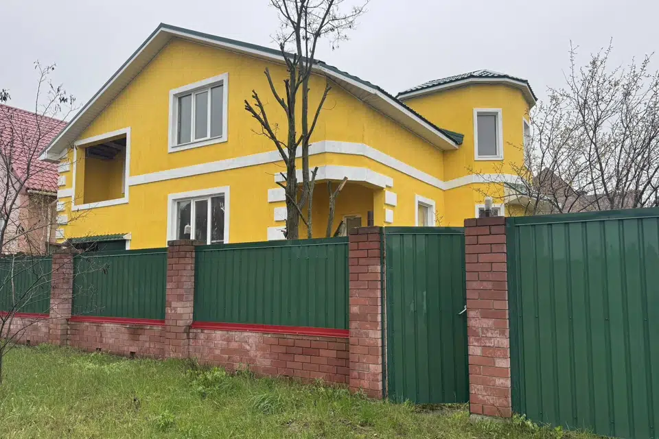 Продаётся 2-этажный дом, 200 м²