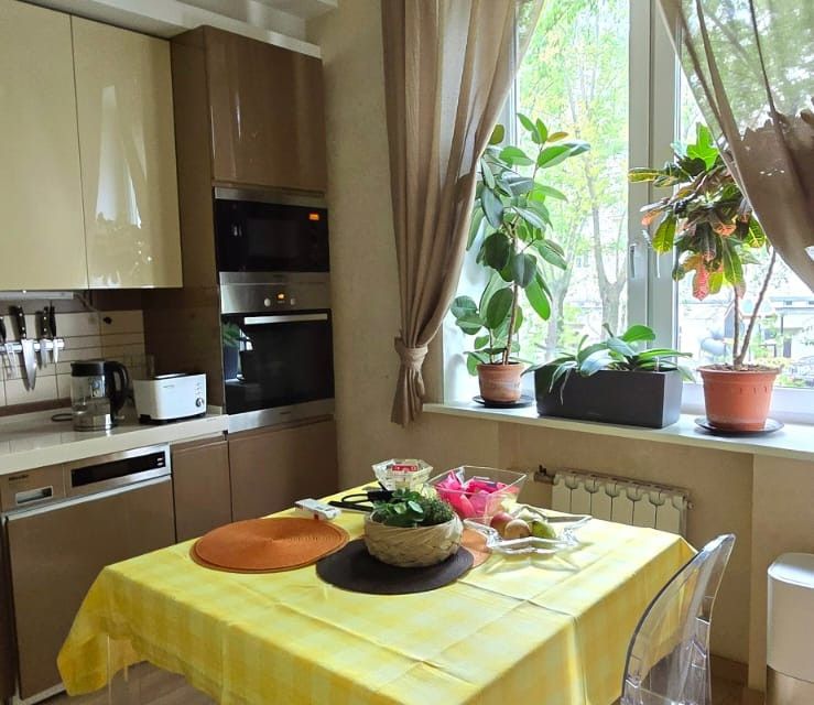 Продаётся 2-комнатная квартира, 56 м²