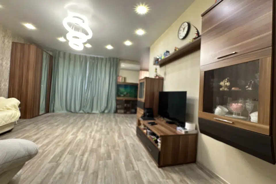 Продаётся 3-комнатная квартира, 137.3 м²