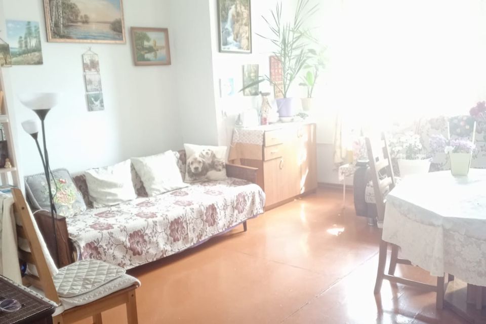 Продаётся 3 комнаты в 4-комн. квартире, 97.94 м²