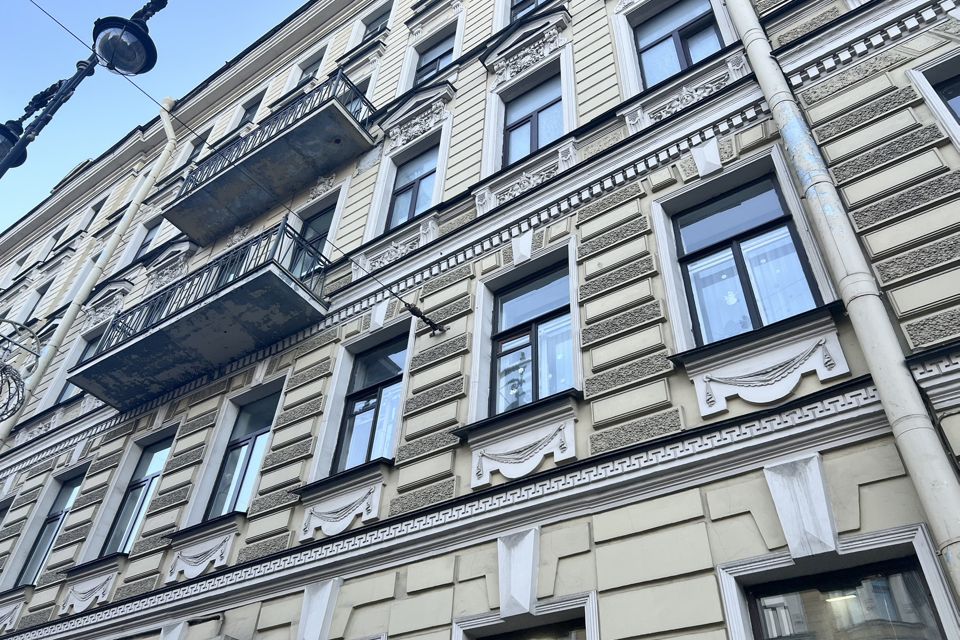 Продаётся 5-комнатная квартира, 180.5 м²