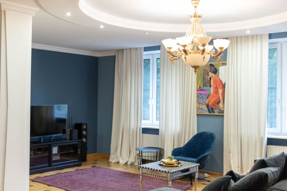 Продаётся 4-комнатная квартира, 187.9 м²