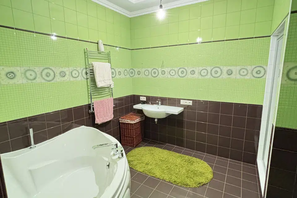 Продаётся 3-этажный дом, 500 м²