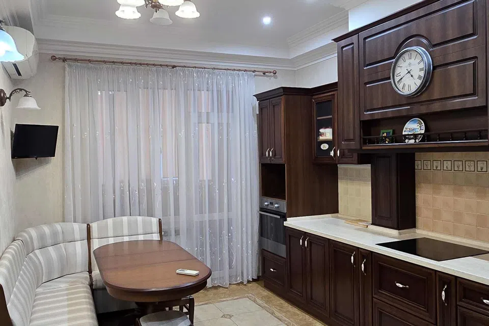 Продаётся 4-комнатная квартира, 138 м²