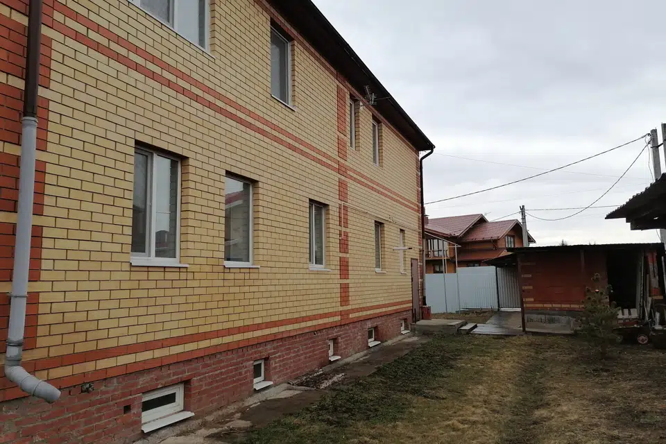 Продаётся 3-этажный дом, 390 м²