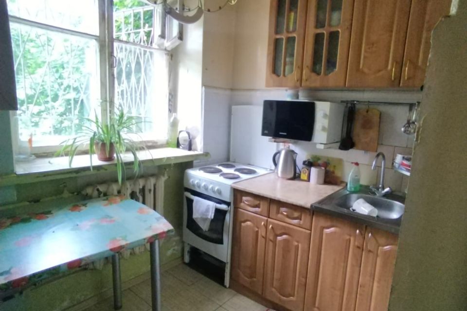 Продаётся 3-комнатная квартира, 49.6 м²