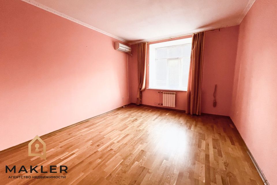 Продаётся 3-комнатная квартира, 140.4 м²
