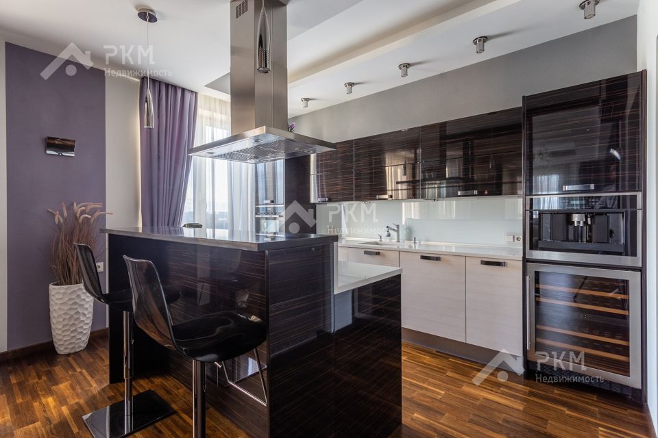 Продаётся 3-комнатная квартира, 104 м²