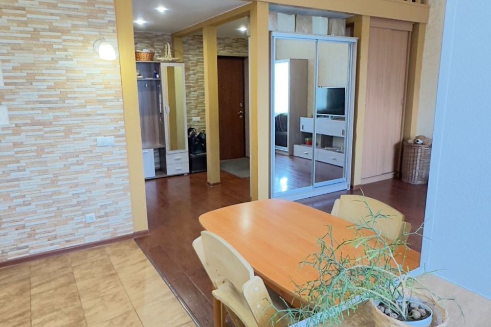 Продаётся 2-комнатная квартира, 57 м²