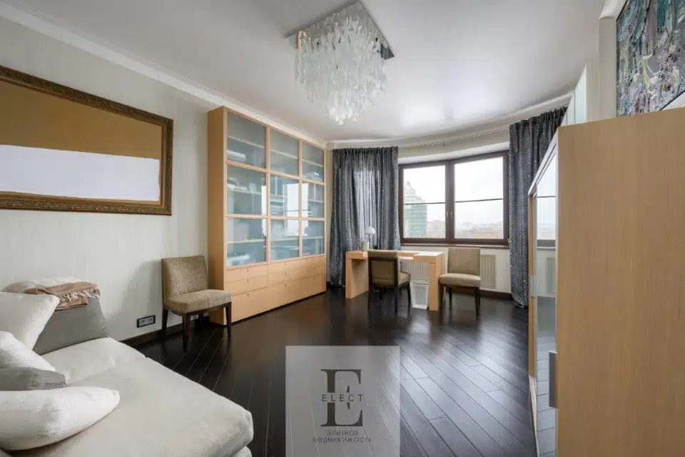 Продаётся 4-комнатная квартира, 154.7 м²