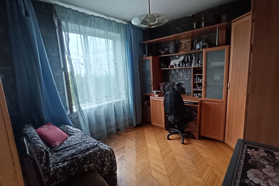 Продаётся 4-комнатная квартира, 62.4 м²