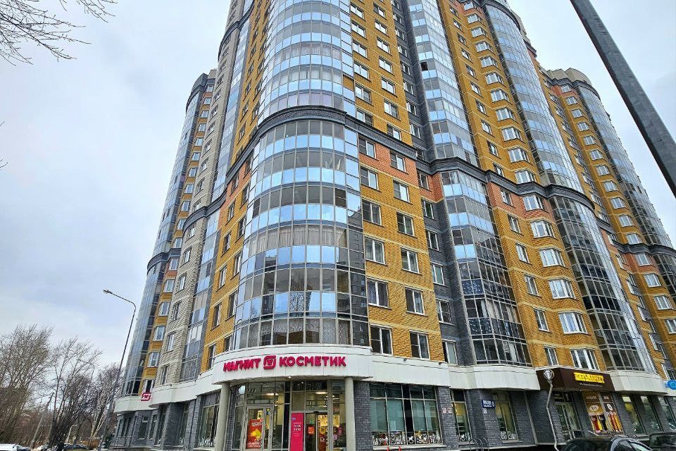 Продаётся 3-комнатная квартира, 108 м²