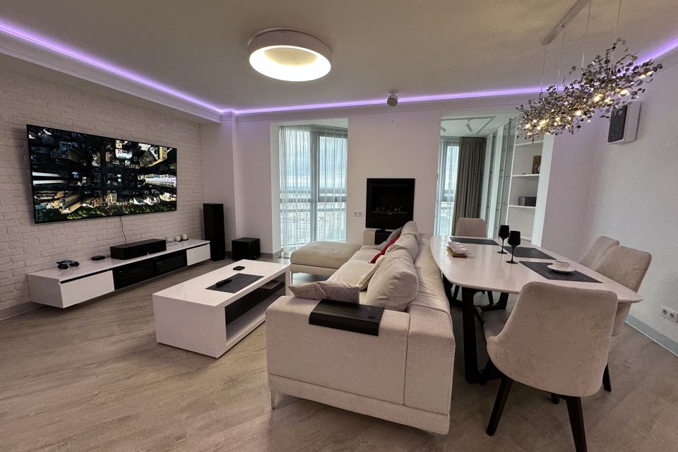 Продаётся 4-комнатная квартира, 169.3 м²