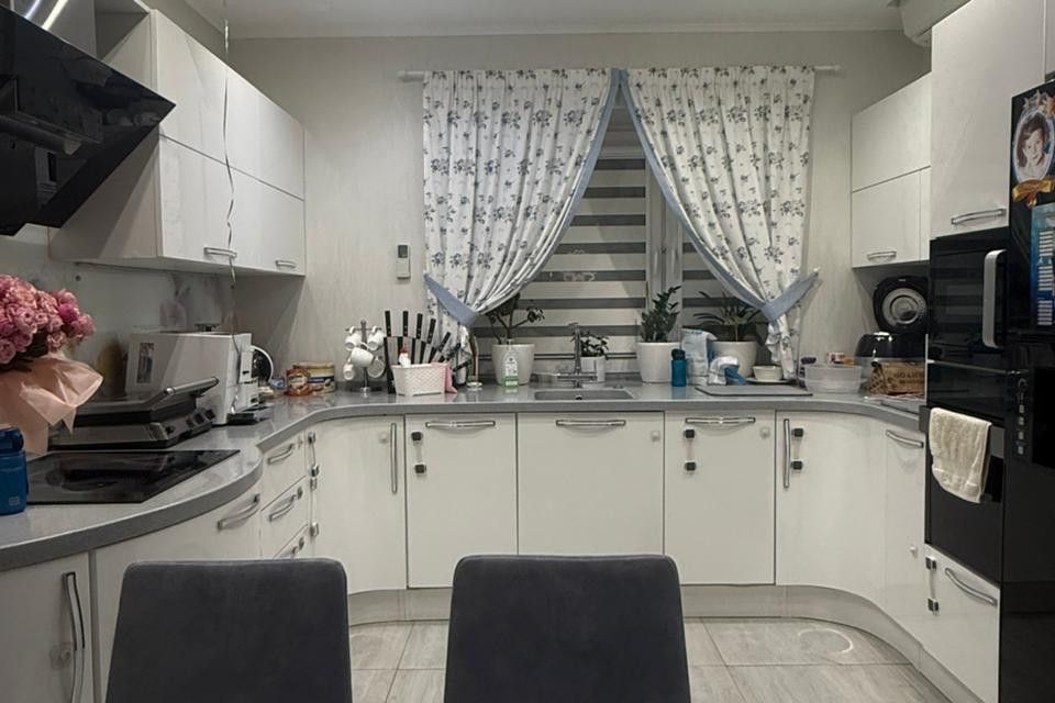 Продаётся 3-комнатная квартира, 100 м²