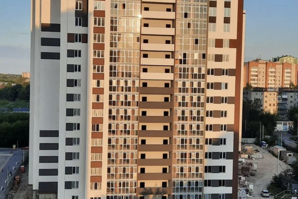Продаётся 3-комнатная квартира, 107 м²