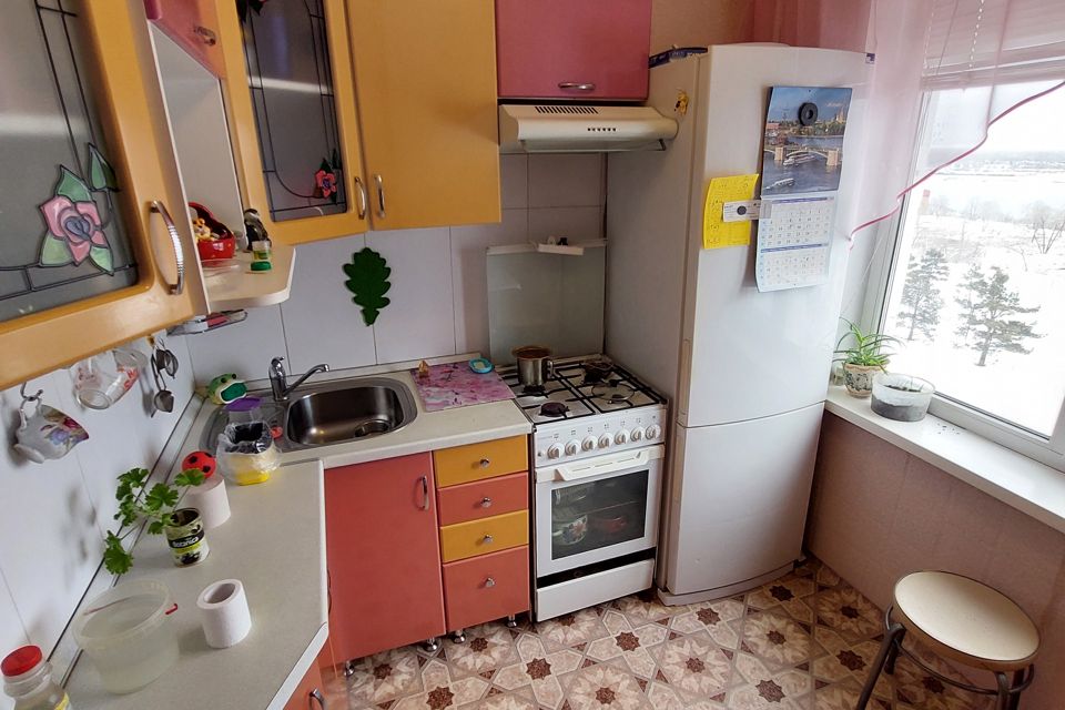 Продаётся 3-комнатная квартира, 48.3 м²