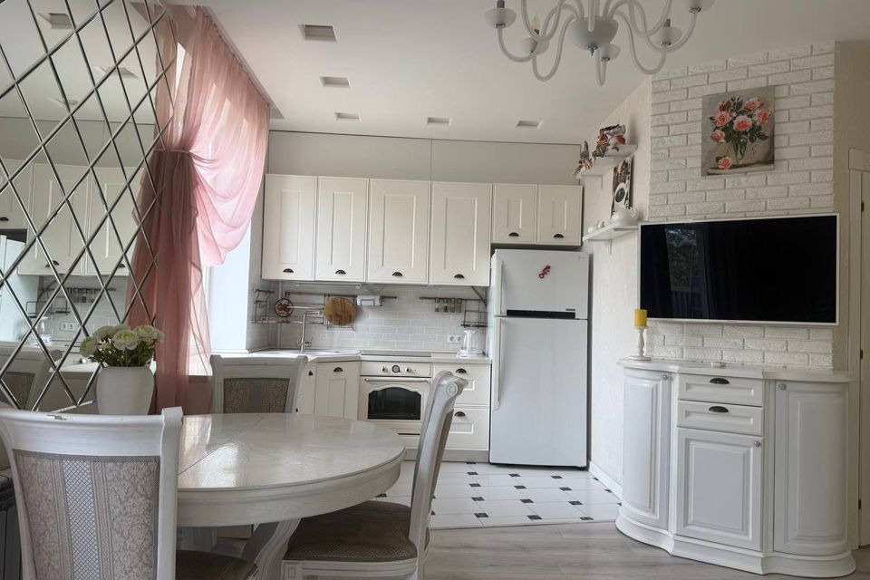 Продаётся 2-комнатная квартира, 57 м²