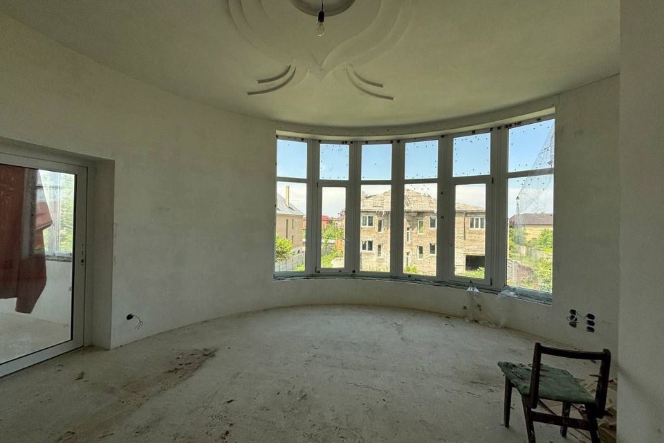 Продаётся 3-этажный дом, 860 м²