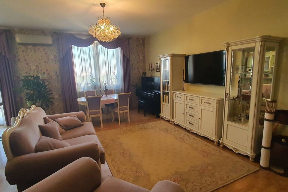 Продаётся 4-комнатная квартира, 97.2 м²