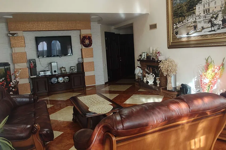 Продаётся таунхаус, 3-эт., 287 м²