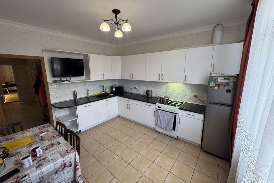 Продаётся 5-комнатная квартира, 145 м²