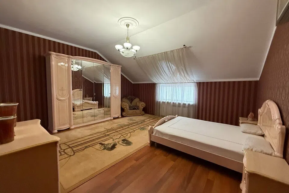 Продаётся таунхаус, 3-эт., 200 м²