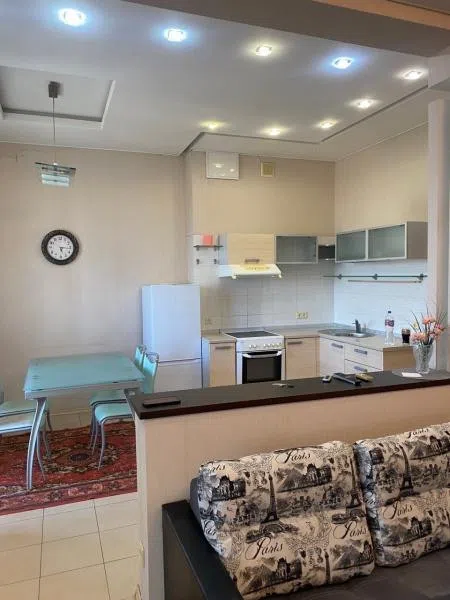 Продаётся 1-комнатная квартира, 67 м²